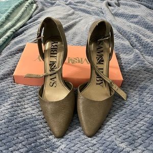 Sam & Libby gray textured ankle strap heels faux leather sz 9